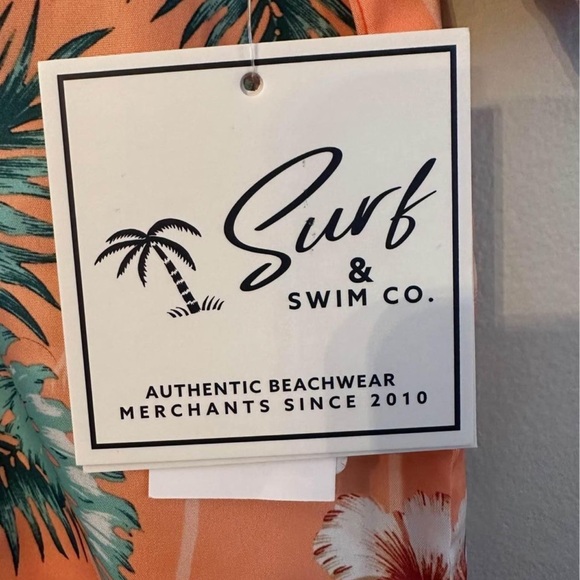 Brand New with tags
Surf & Swim Co Beachwear
Hawaiian / Beach Shirt - Picture 2 of 8